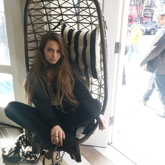 Meet your Posher, Dani - Picture 1 of 1